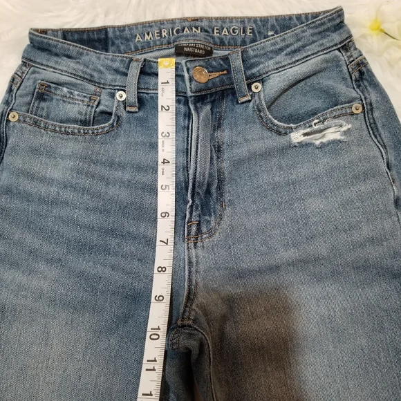 AMERICAN EAGLE Mom Jeans Comfort Stretch Waistband Light Blue Wash Size 00R. - Picture 10 of 17